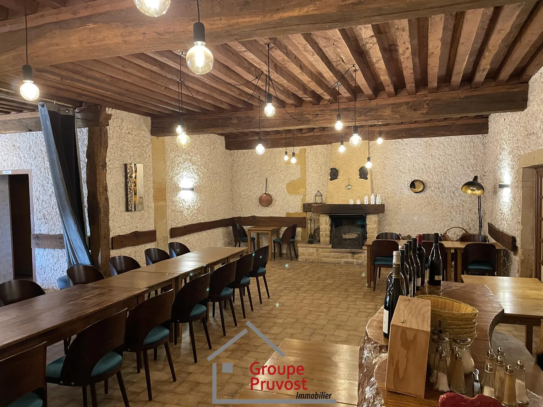 Fonds de commerce Café-Restaurant à vendre à Saint-Denis-Cabanne – Équipement complet et belle affaire 