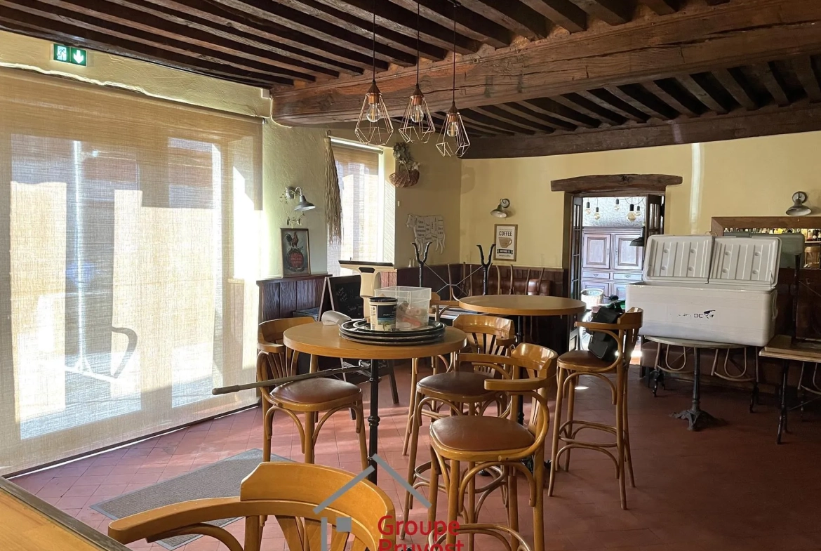 Fonds de commerce Café-Restaurant à vendre à Saint-Denis-Cabanne – Équipement complet et belle affaire 