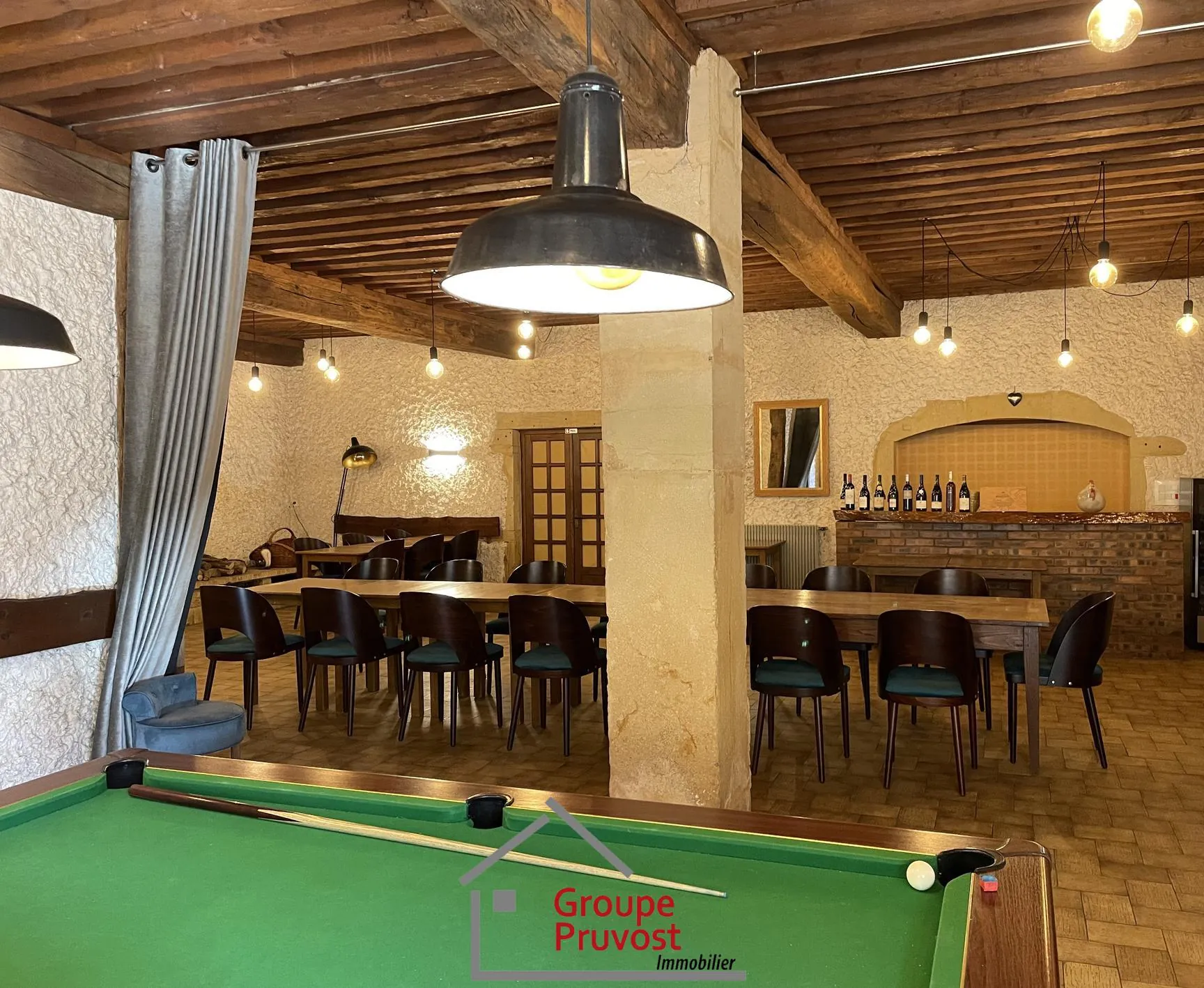 Fonds de commerce Café-Restaurant à vendre à Saint-Denis-Cabanne – Équipement complet et belle affaire 