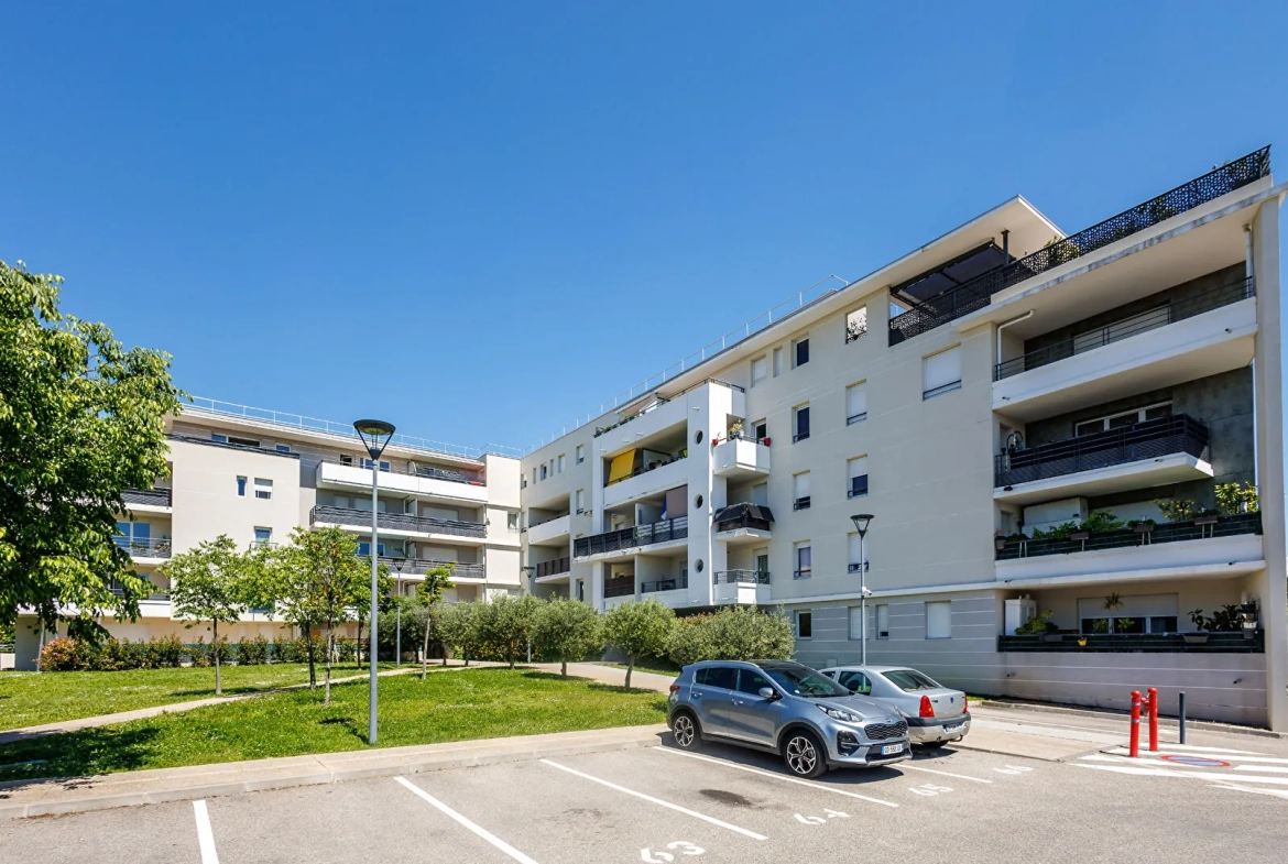 Appartement 2 pièces avec terrasse et parking à Avignon – Résidence sécurisée de 2017 