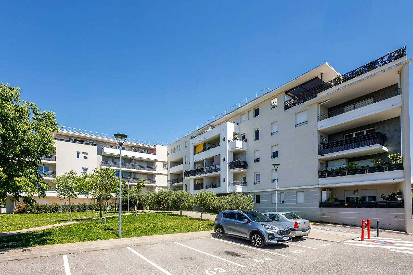 Appartement 2 pièces avec terrasse et parking à Avignon – Résidence sécurisée de 2017 
