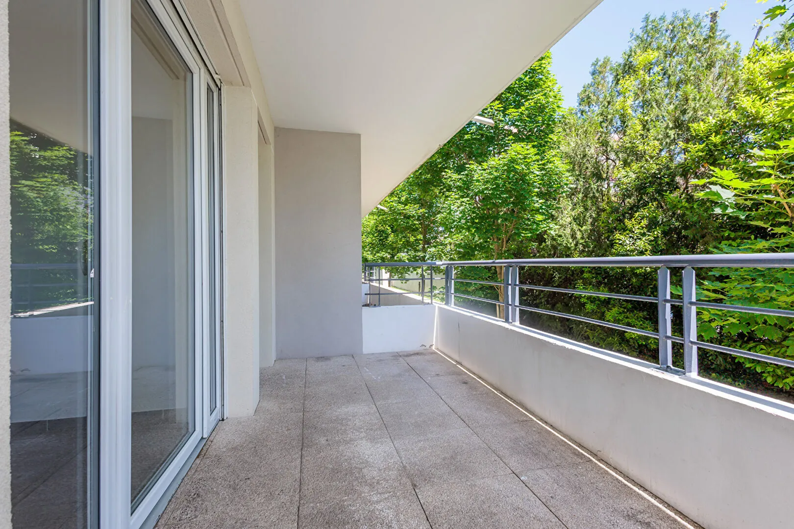 Appartement 2 pièces avec terrasse et parking à Avignon – Résidence sécurisée de 2017 