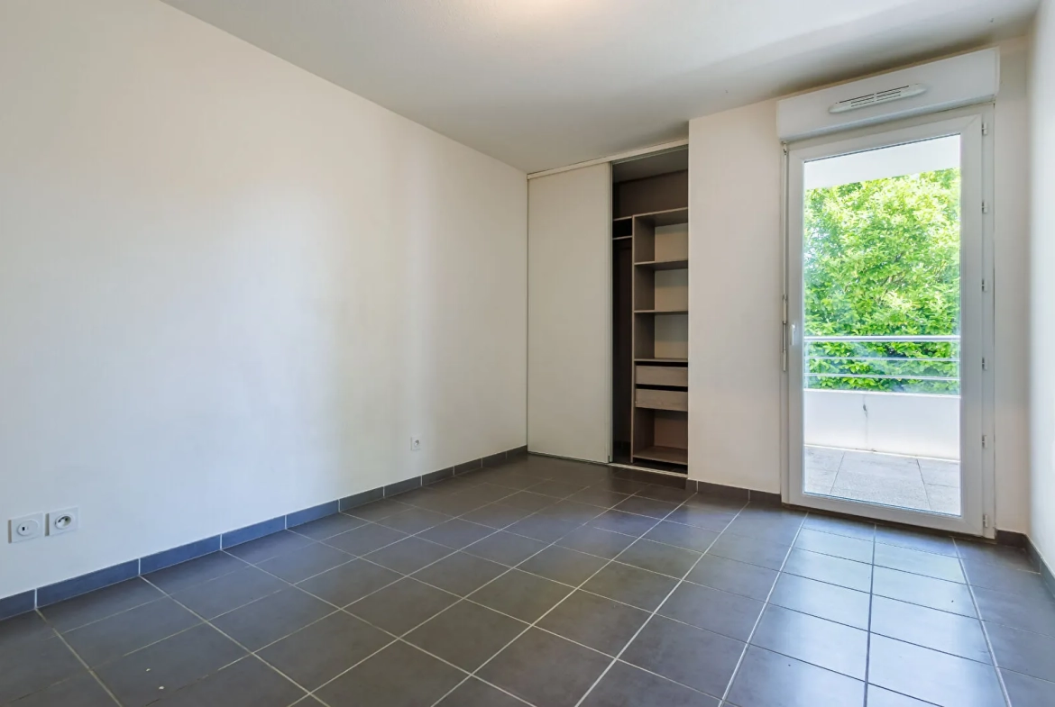 Appartement 2 pièces avec terrasse et parking à Avignon – Résidence sécurisée de 2017 