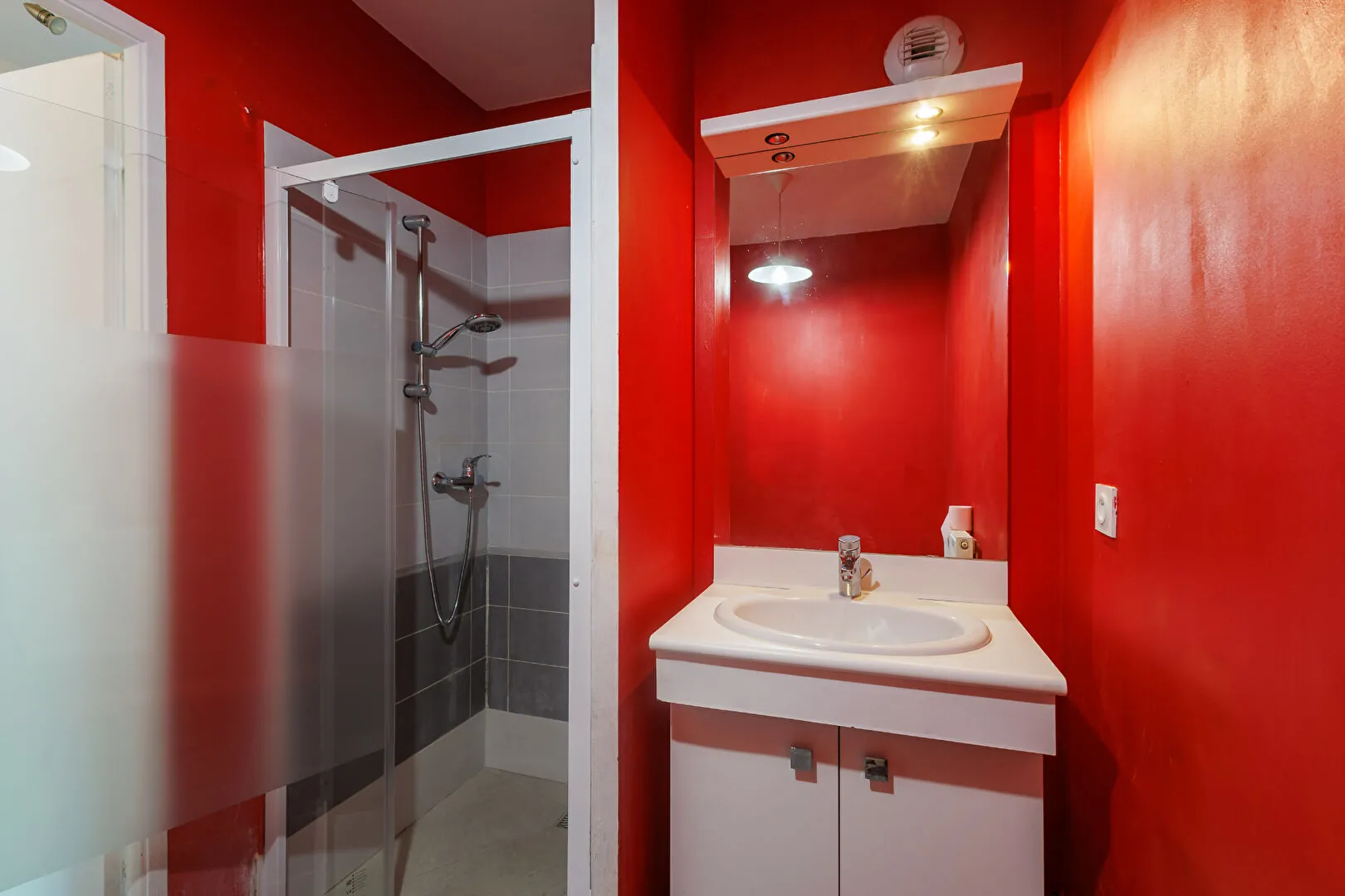 Appartement 2 pièces avec terrasse et parking à Avignon – Résidence sécurisée de 2017 