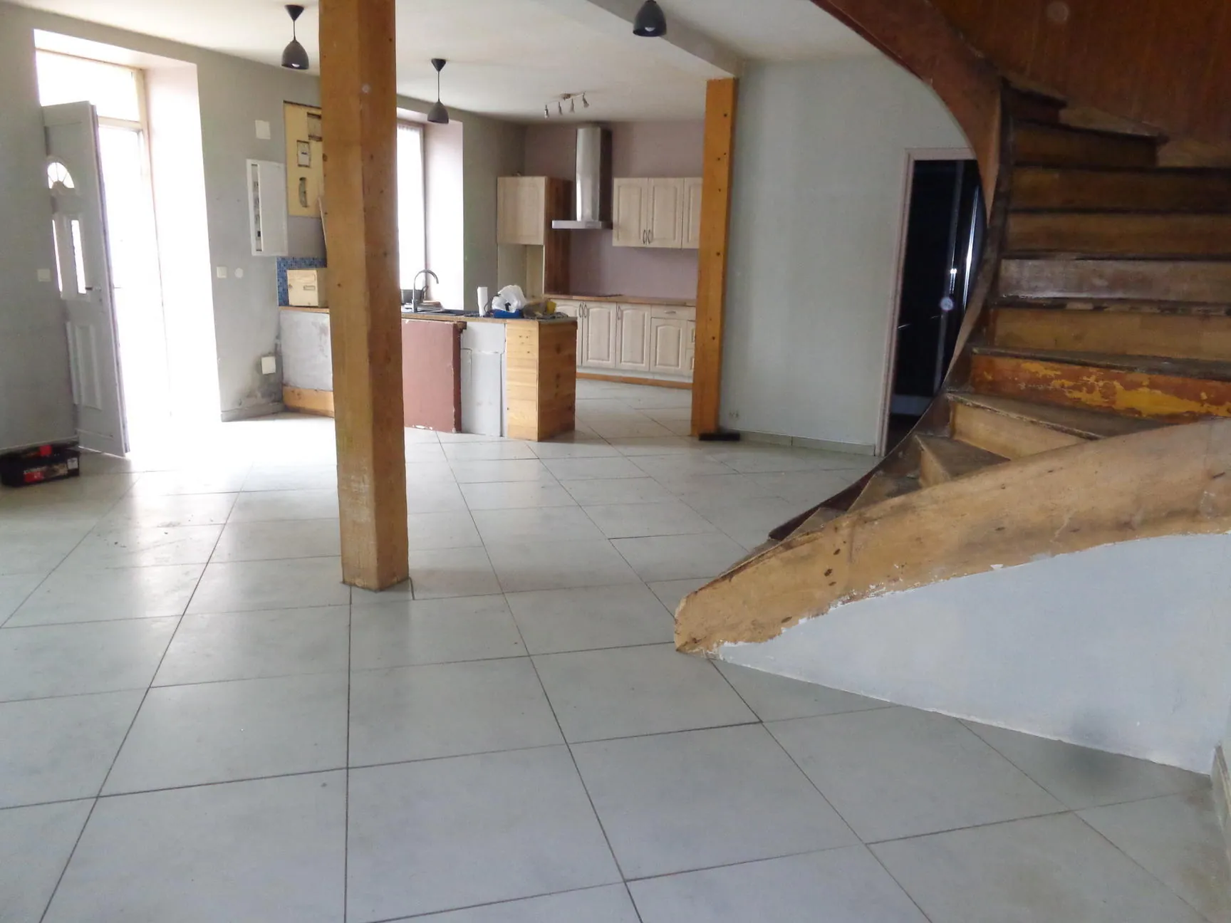 Maison de village avec dépendances à Chambost-Allières - 95 m², 4 chambres, chauffage pompe à chaleur 