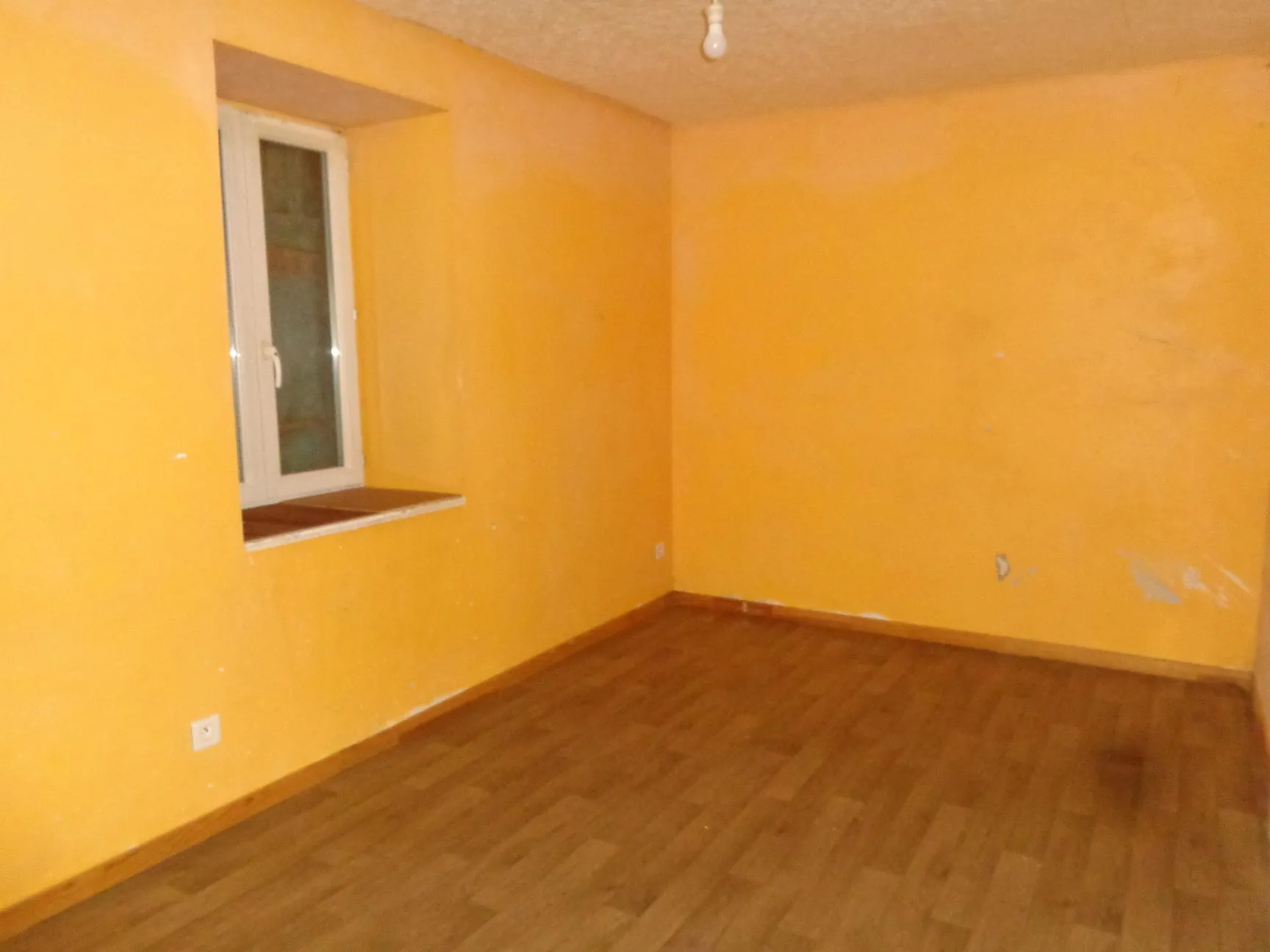Maison de village avec dépendances à Chambost-Allières - 95 m², 4 chambres, chauffage pompe à chaleur 