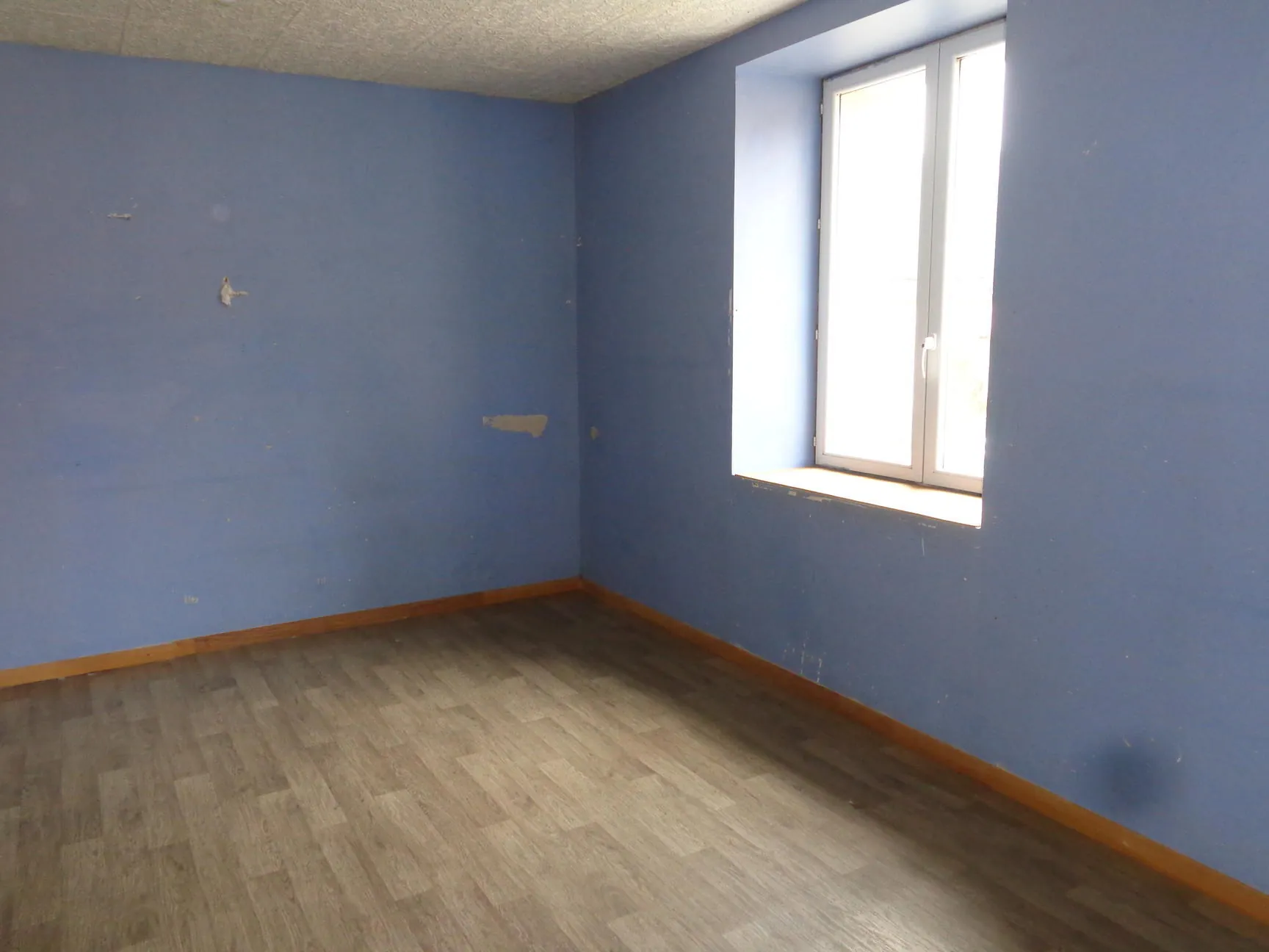 Maison de village avec dépendances à Chambost-Allières - 95 m², 4 chambres, chauffage pompe à chaleur 
