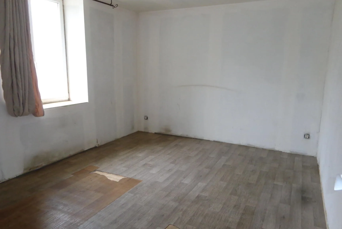 Maison de village avec dépendances à Chambost-Allières - 95 m², 4 chambres, chauffage pompe à chaleur 
