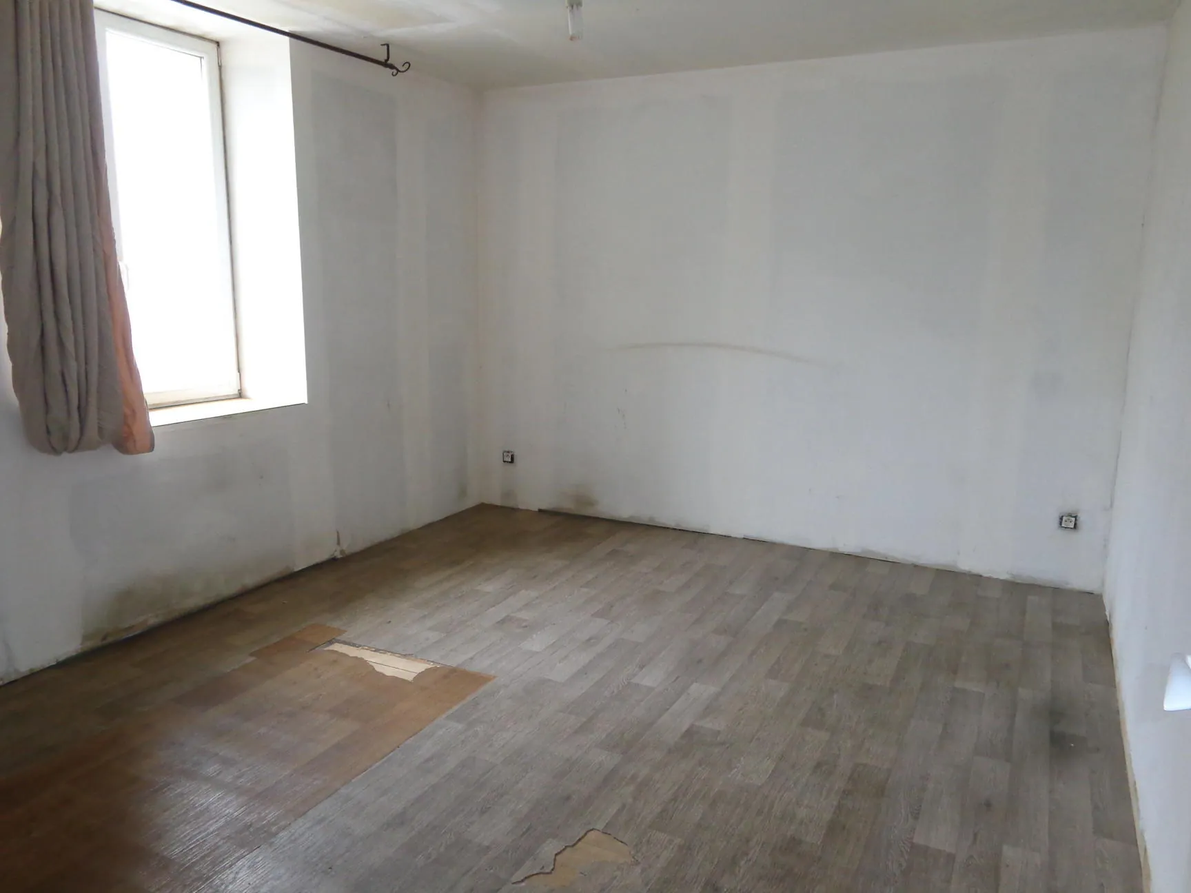 Maison de village avec dépendances à Chambost-Allières - 95 m², 4 chambres, chauffage pompe à chaleur 