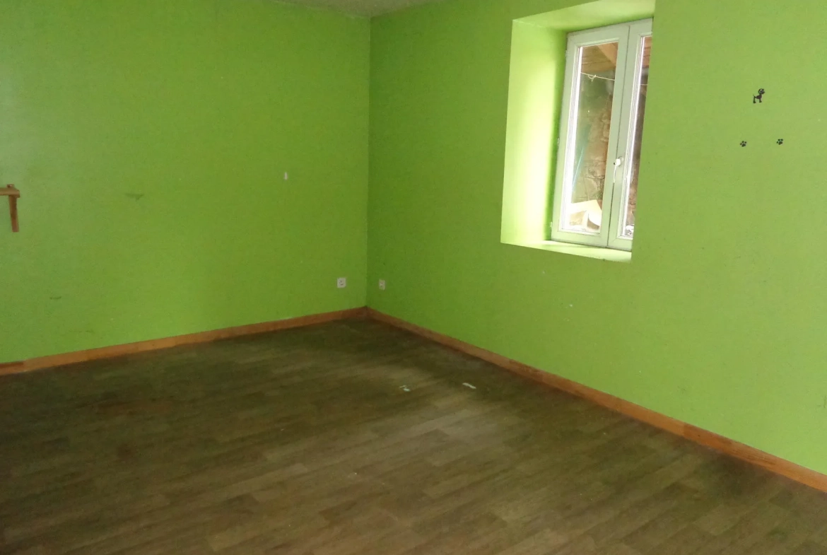 Maison de village avec dépendances à Chambost-Allières - 95 m², 4 chambres, chauffage pompe à chaleur 