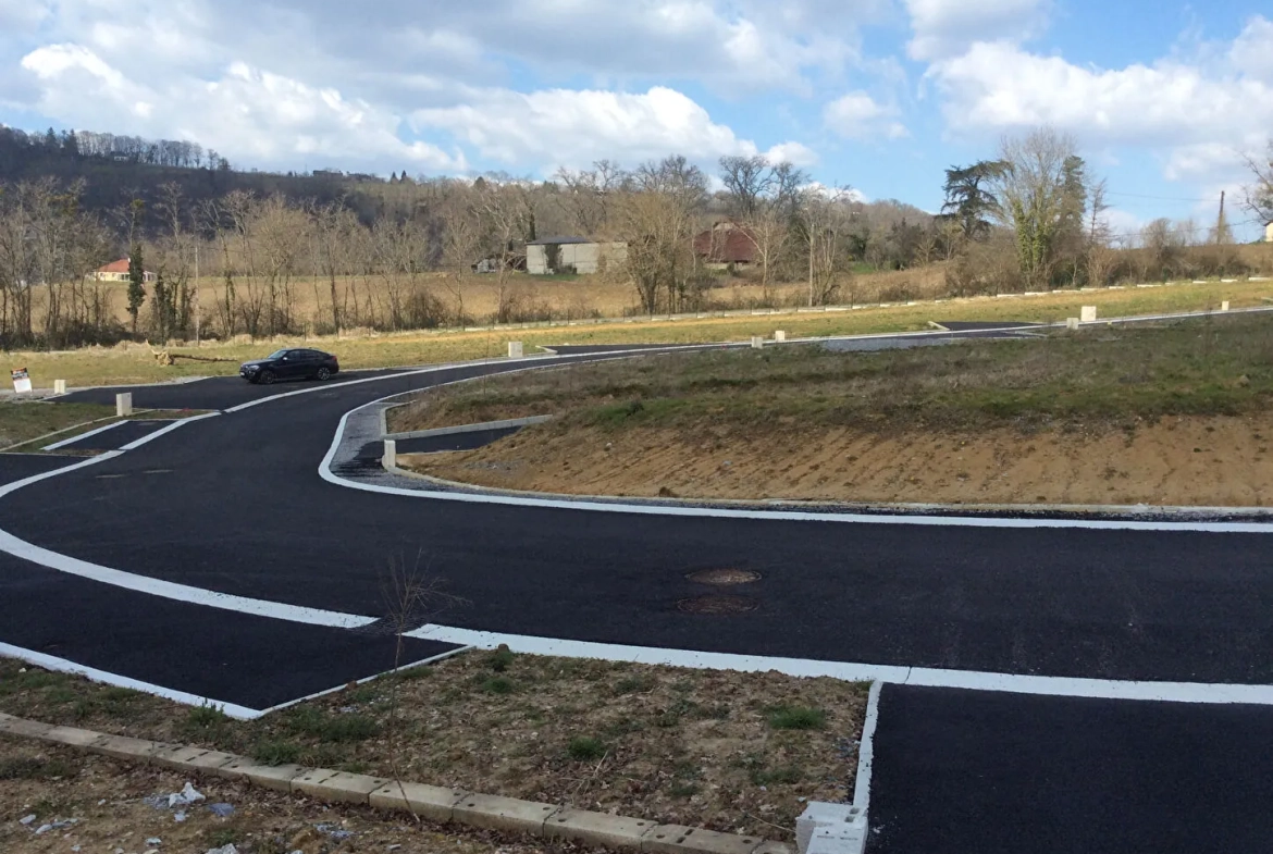 Terrain constructible et viabilisé de 778 m² à Gan proche Pau 