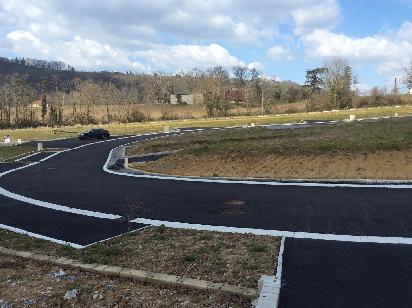 Terrain constructible et viabilisé de 778 m² à Gan proche Pau 