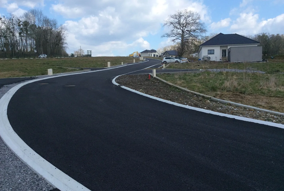 Terrain constructible et viabilisé de 778 m² à Gan proche Pau 