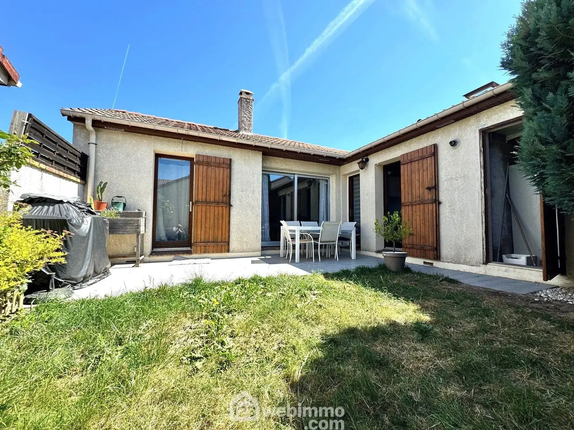 Maison à vendre de 90 m² à Savigny-le-Temple, proche gare RER D, avec jardin et garage 