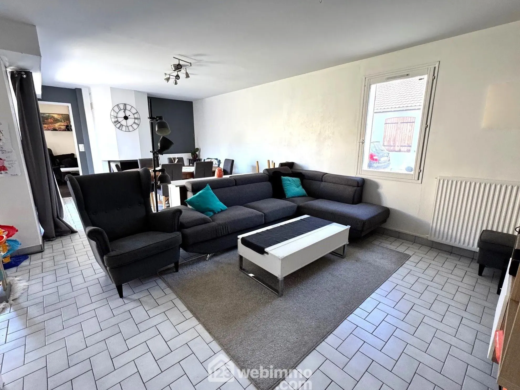 Maison à vendre de 90 m² à Savigny-le-Temple, proche gare RER D, avec jardin et garage 