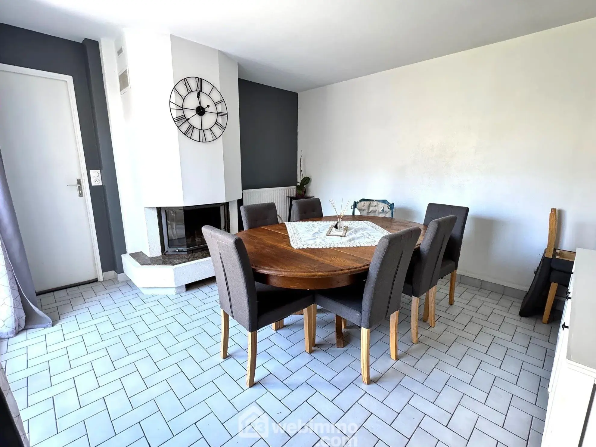 Maison à vendre de 90 m² à Savigny-le-Temple, proche gare RER D, avec jardin et garage 