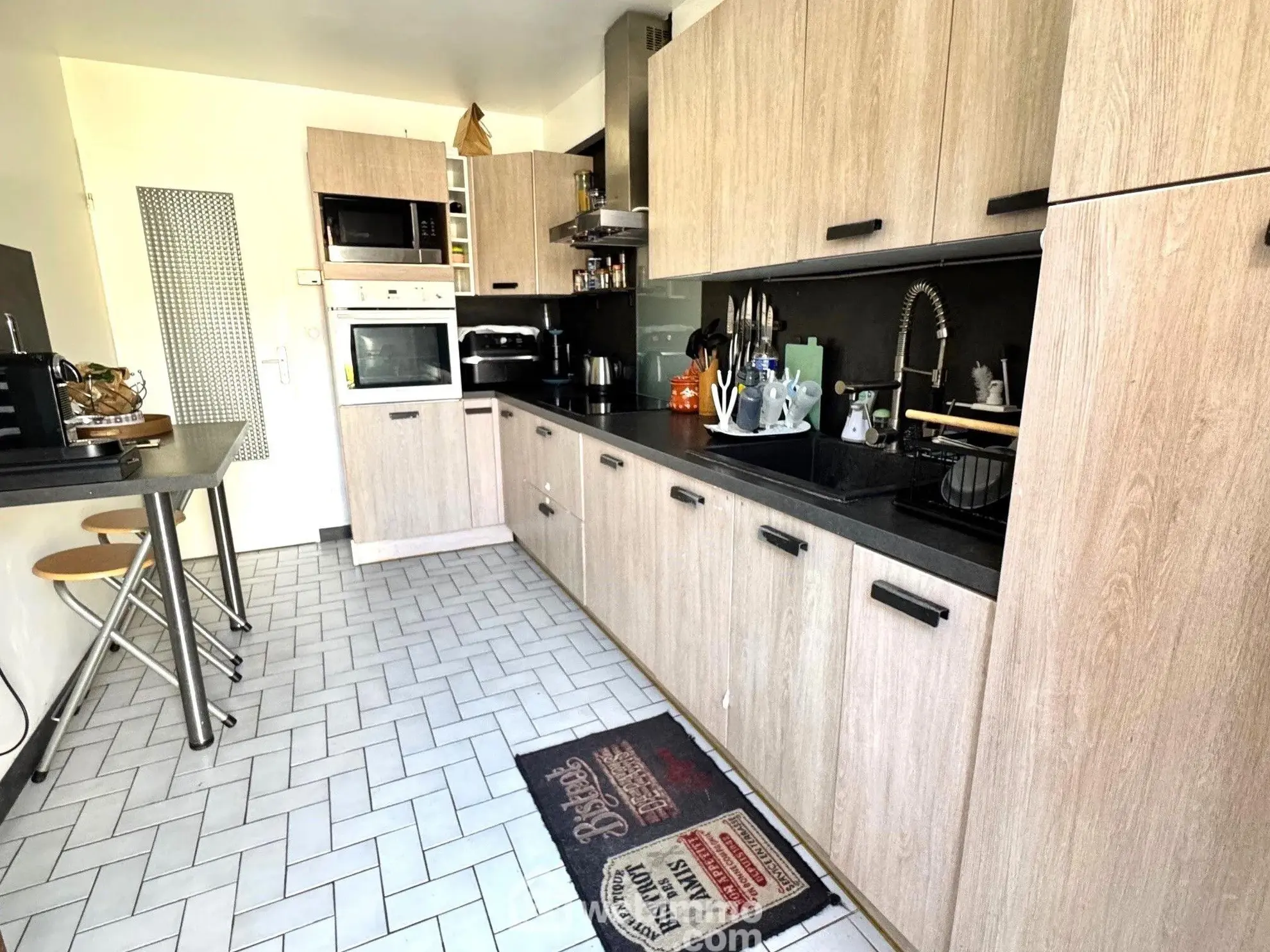 Maison à vendre de 90 m² à Savigny-le-Temple, proche gare RER D, avec jardin et garage 