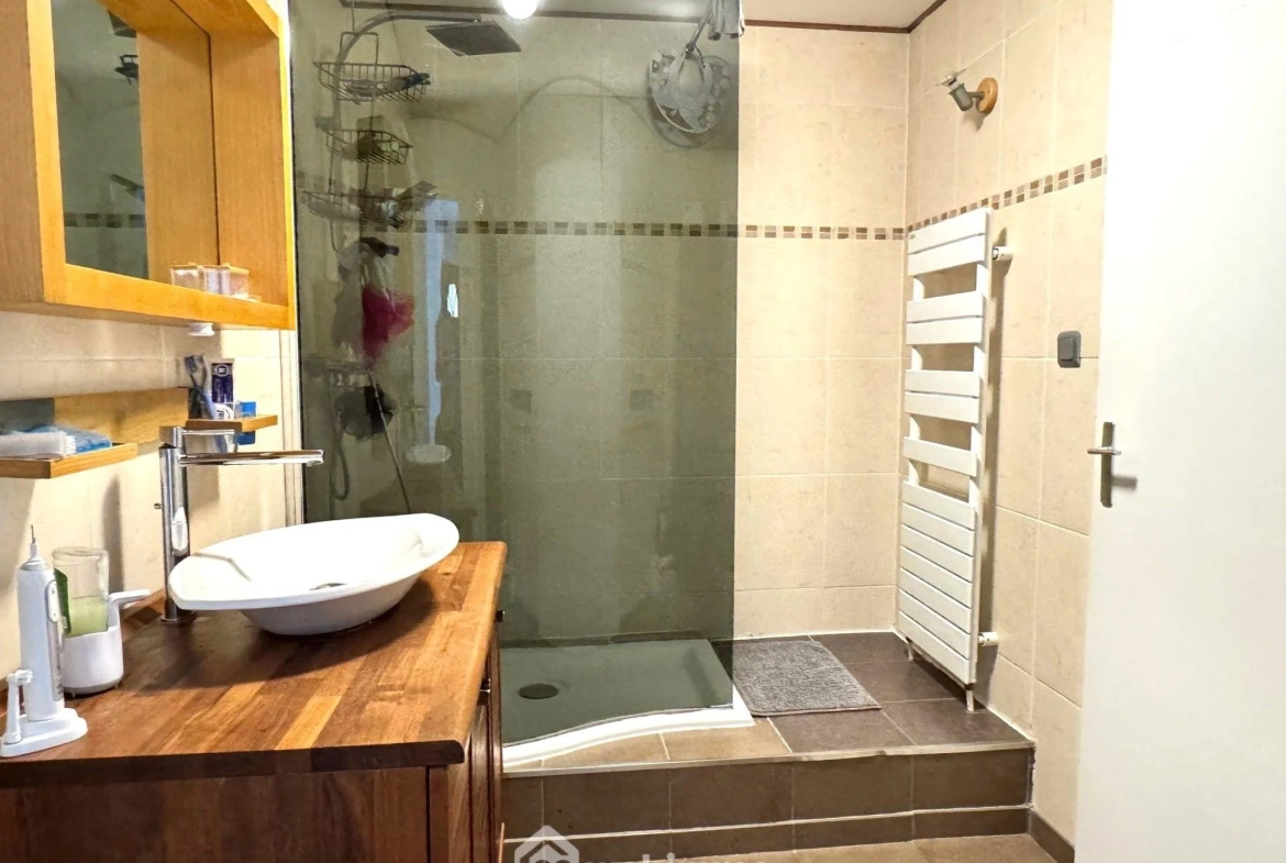 Maison à vendre de 90 m² à Savigny-le-Temple, proche gare RER D, avec jardin et garage 