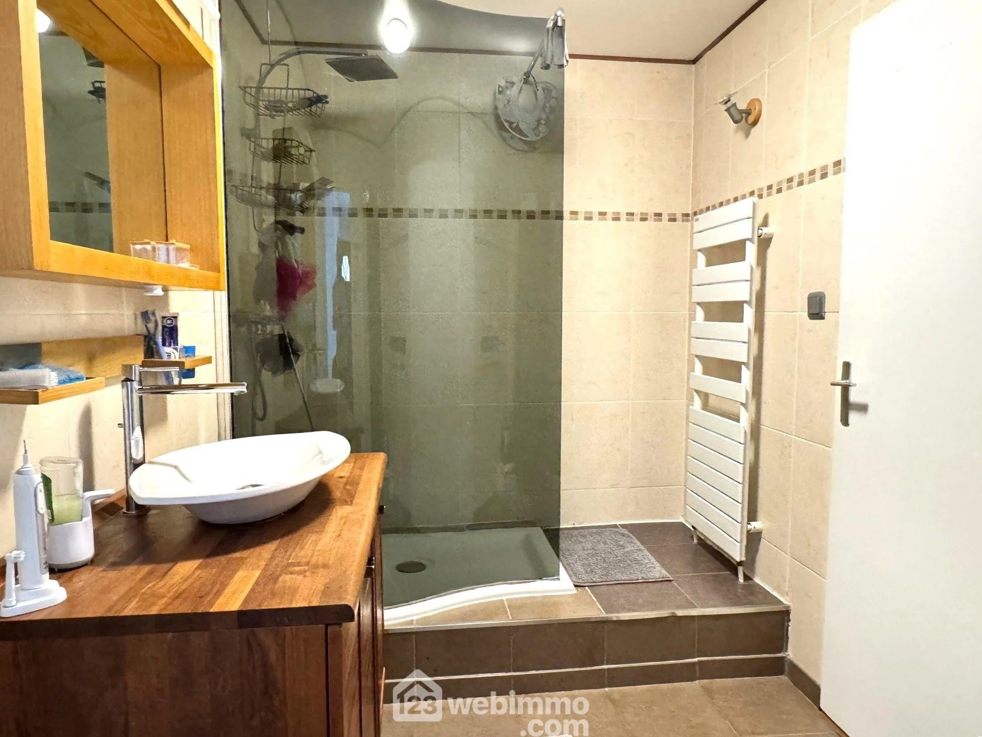 Maison à vendre de 90 m² à Savigny-le-Temple, proche gare RER D, avec jardin et garage 