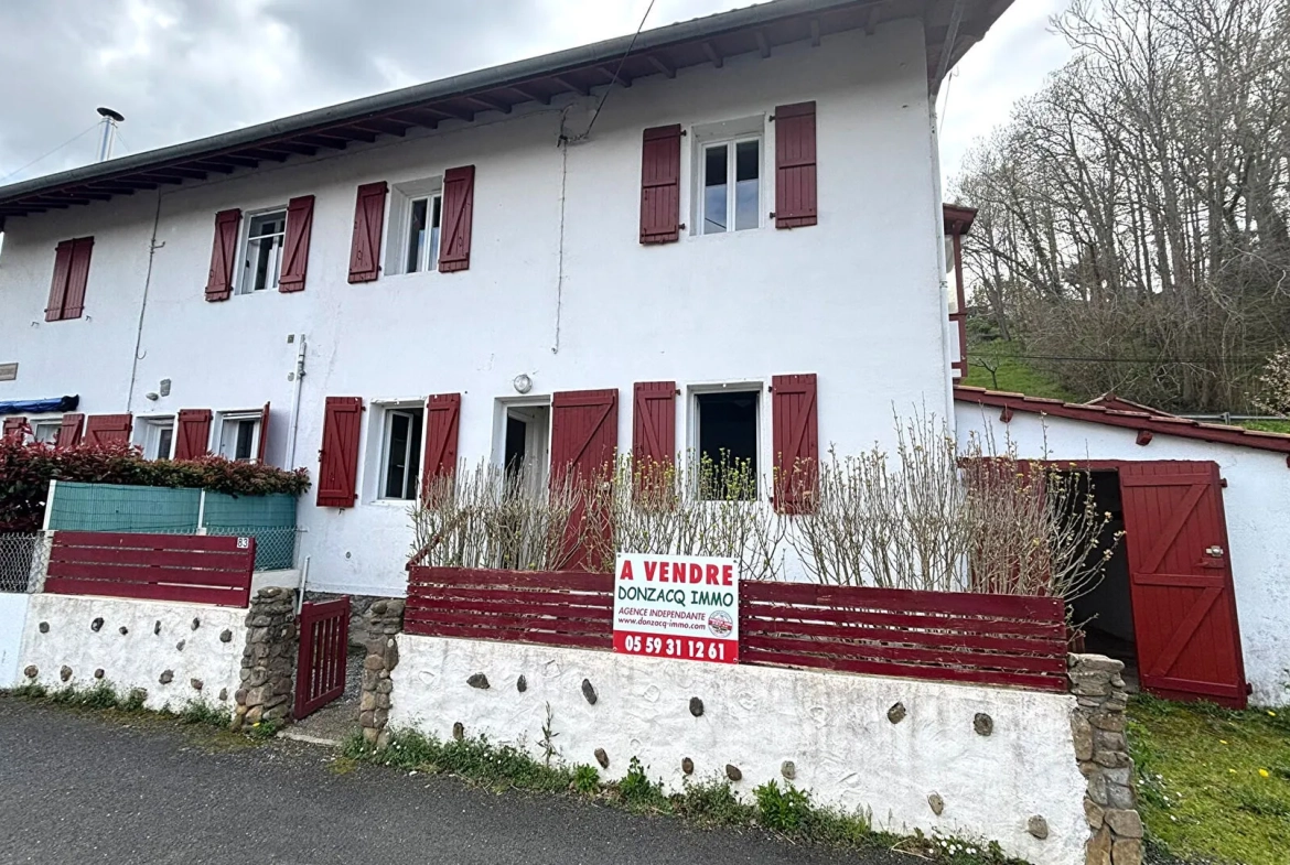 Appartement T3 rénové à Ascain avec garage, remise et cour – 50,59 m² 