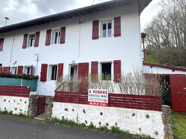 Appartement T3 rénové à Ascain avec garage, remise et cour – 50,59 m²