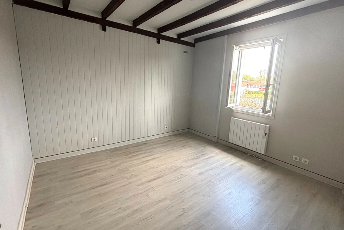 Appartement T3 rénové à Ascain avec garage, remise et cour – 50,59 m² 