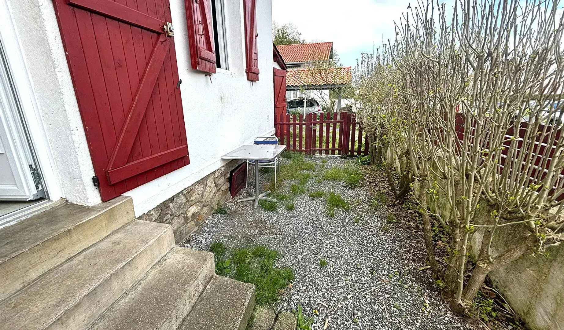 Appartement T3 rénové à Ascain avec garage, remise et cour – 50,59 m² 