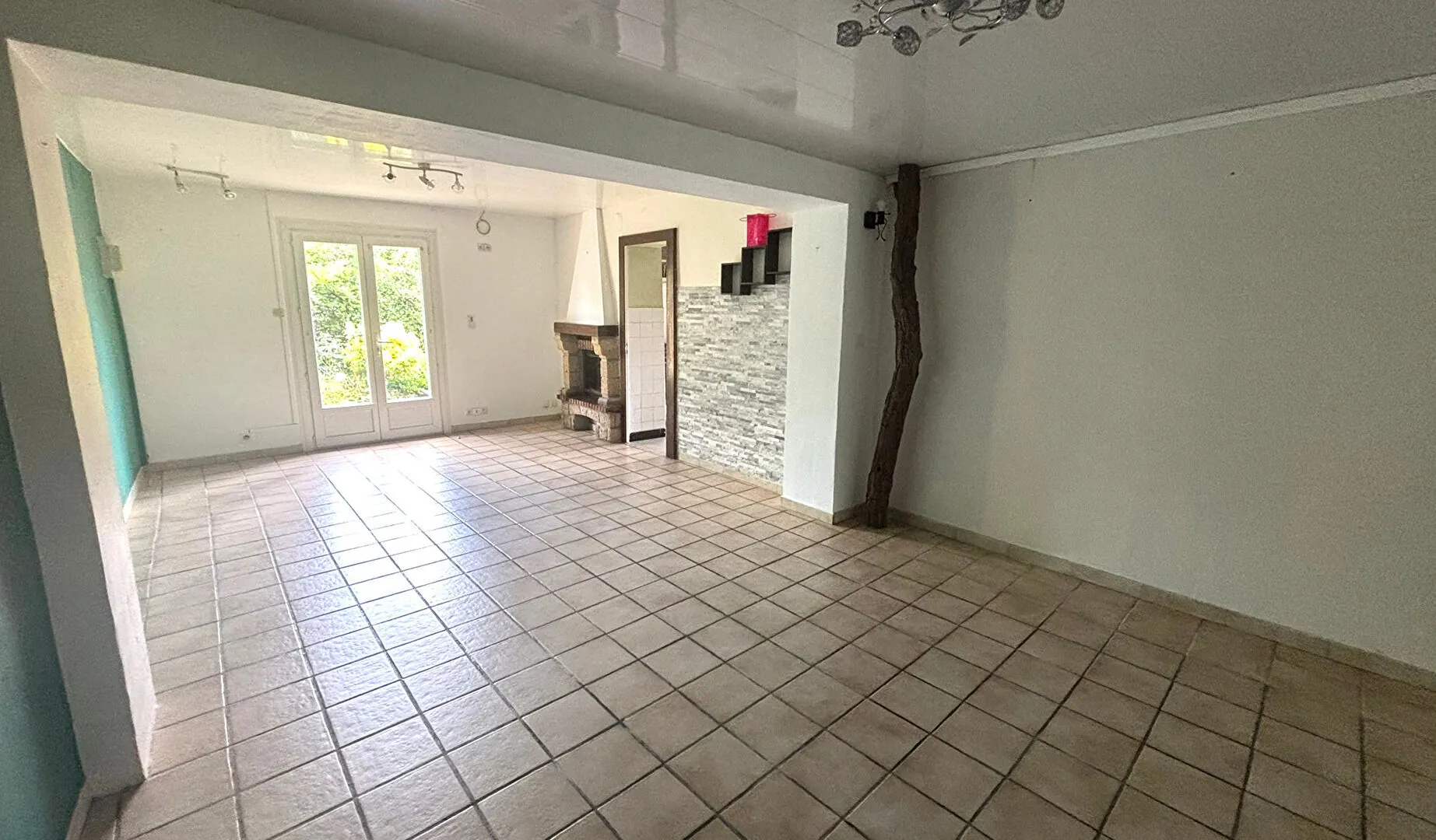 Maison ancienne de 108 m² à Peyrehorade, centre-ville avec garage et jardin 