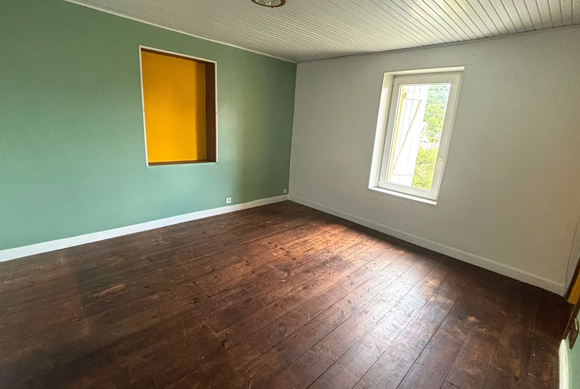 Maison ancienne de 108 m² à Peyrehorade, centre-ville avec garage et jardin 