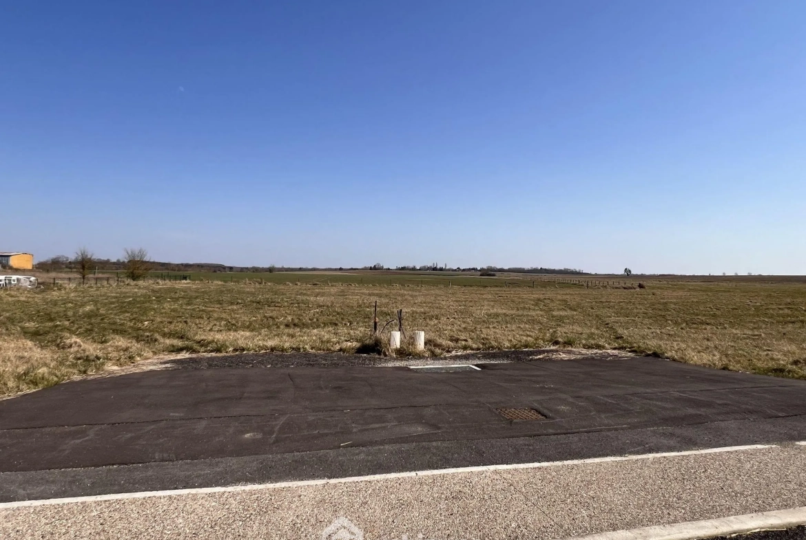 Terrain à bâtir de 1096 m² à Morgemoulin, vue dégagée, viabilisé, idéal pour construction 