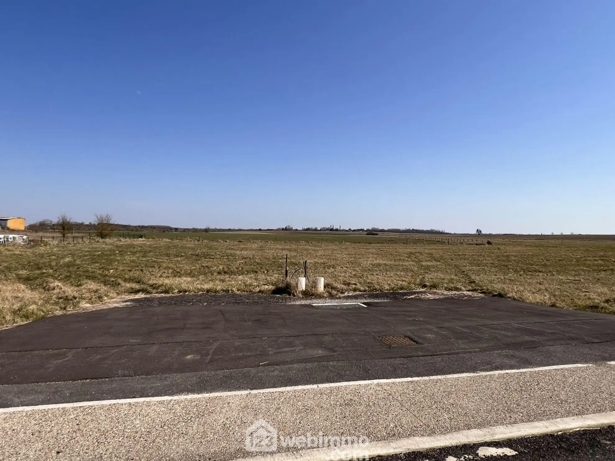 Terrain à bâtir de 1096 m² à Morgemoulin, vue dégagée, viabilisé, idéal pour construction 