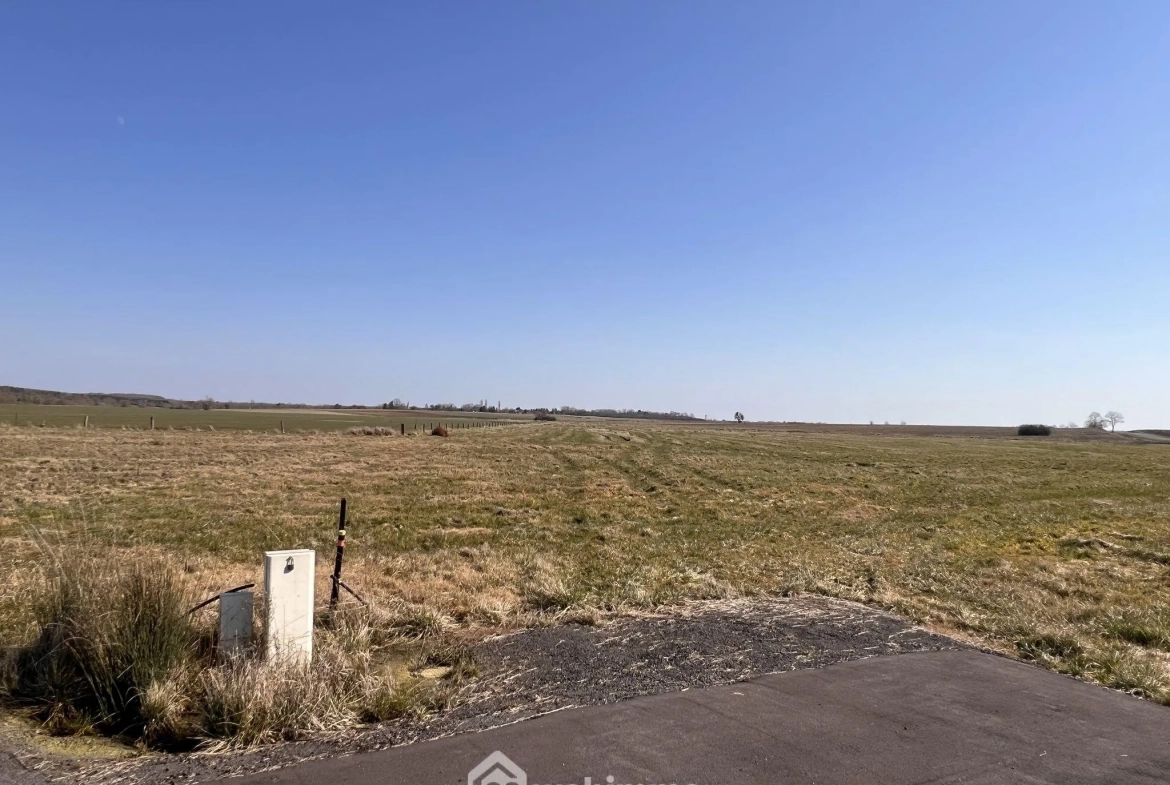 Terrain à bâtir de 1096 m² à Morgemoulin, vue dégagée, viabilisé, idéal pour construction 