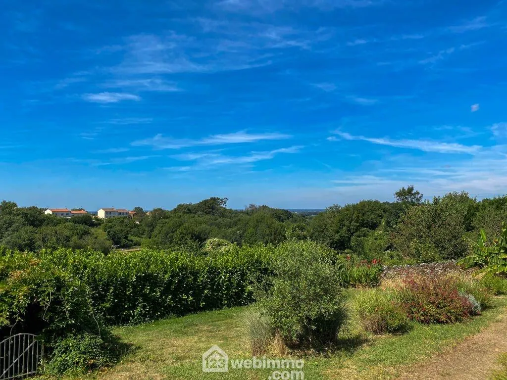 Grande maison familiale de 188 m² avec gîte à Pouzauges 