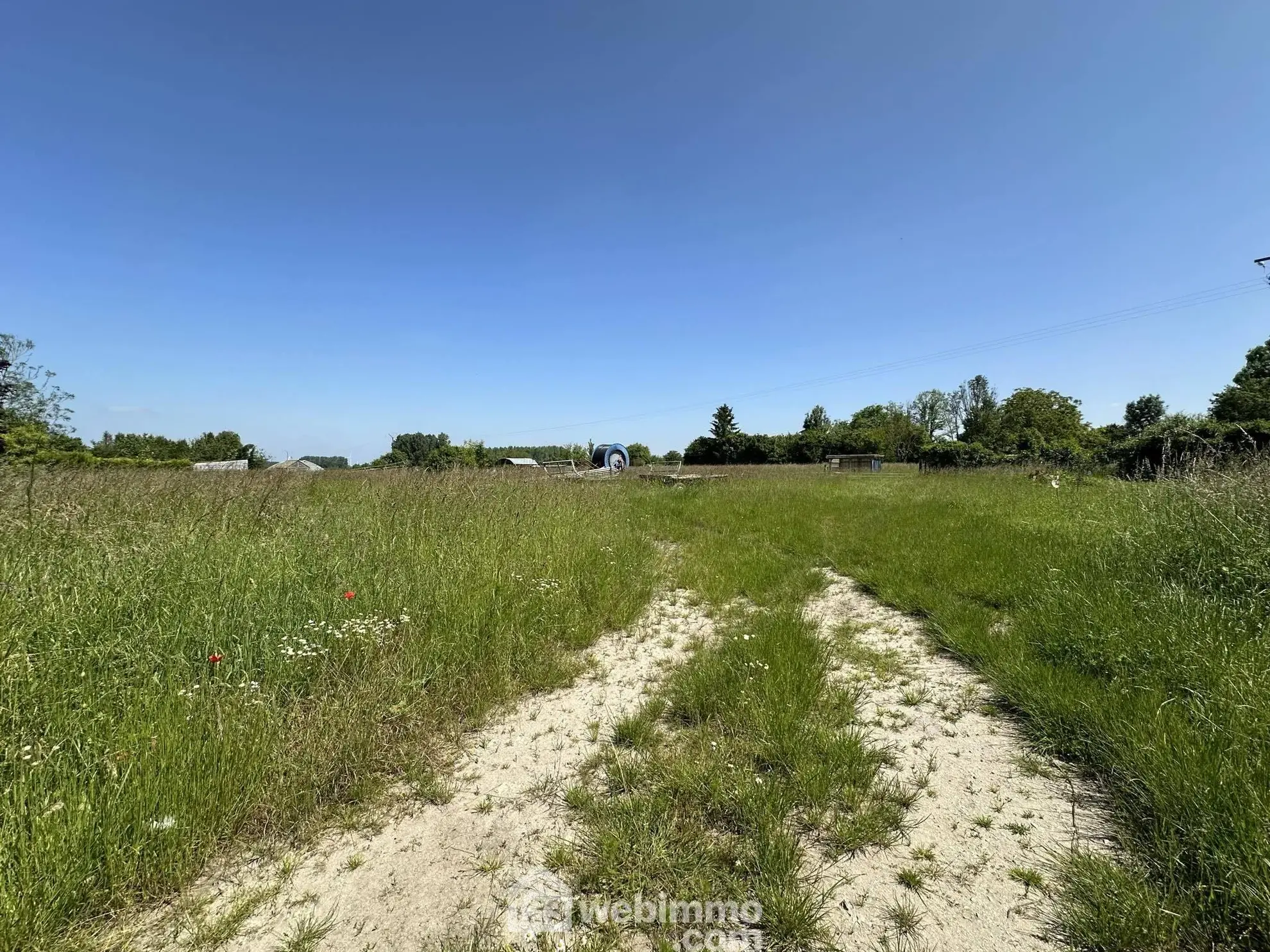 Terrain constructible de 438 m² à Sissonne – Façade de 17 mètres 