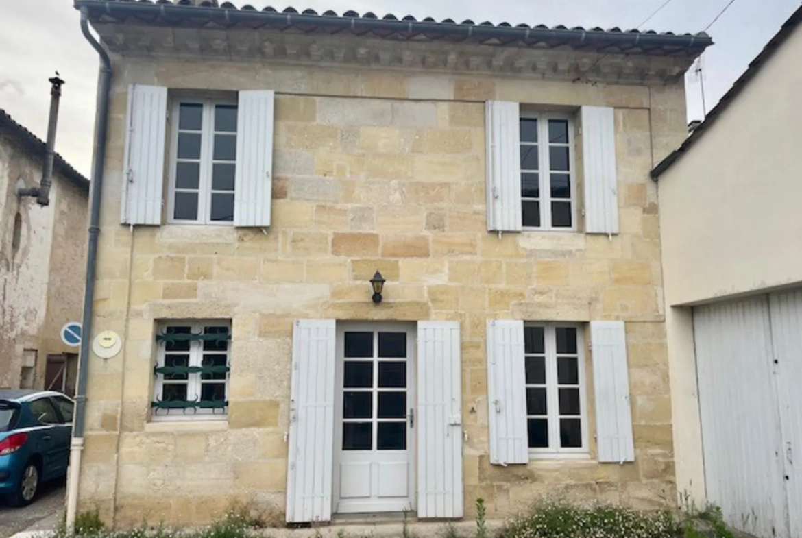 Charmante maison de village en pierre avec garage et terrasse à Langoiran 