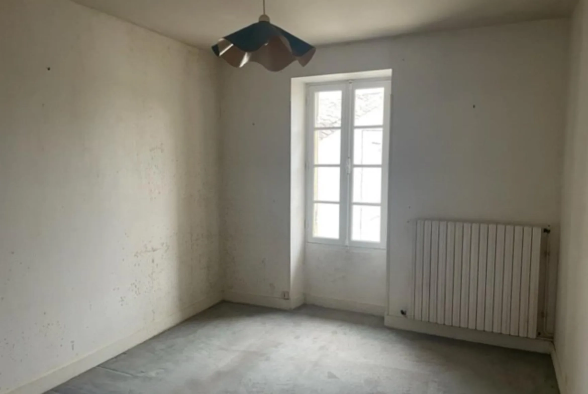 Charmante maison de village en pierre avec garage et terrasse à Langoiran 