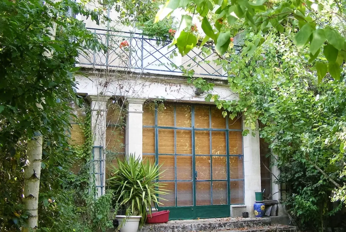 Maison spacieuse de 250 m² avec 7 chambres à Valençay en Centre Val de Loire 