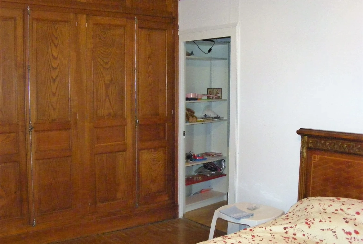 Maison spacieuse de 250 m² avec 7 chambres à Valençay en Centre Val de Loire 