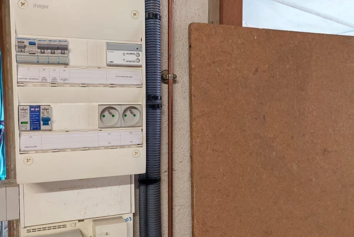 Vente d'un entrepôt de 74 m² à Ugine, idéal artisan 
