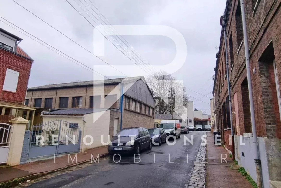 Bâtiment de 200 m² à vendre à Petit Quevilly, idéal pour entreprise ou stockage 