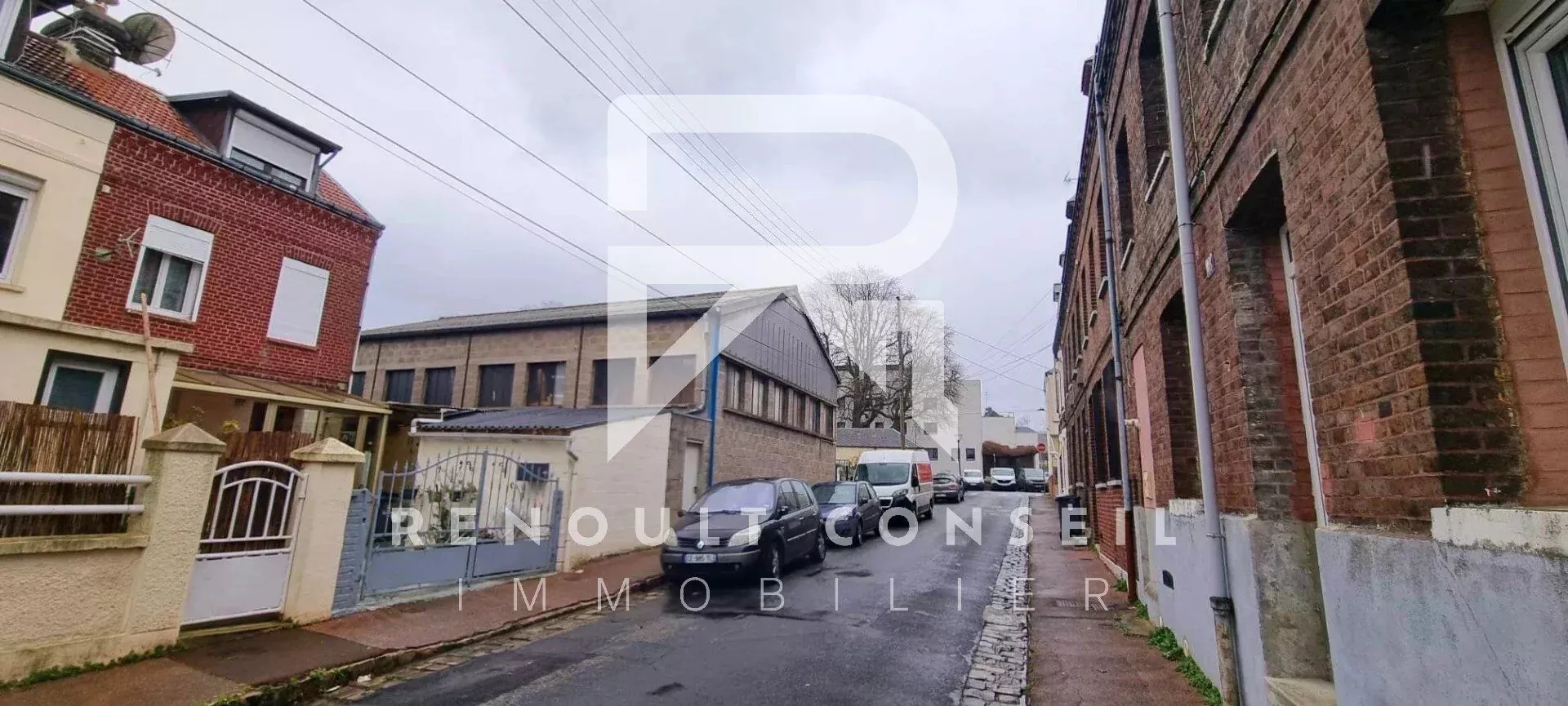 Bâtiment de 200 m² à vendre à Petit Quevilly, idéal pour entreprise ou stockage 
