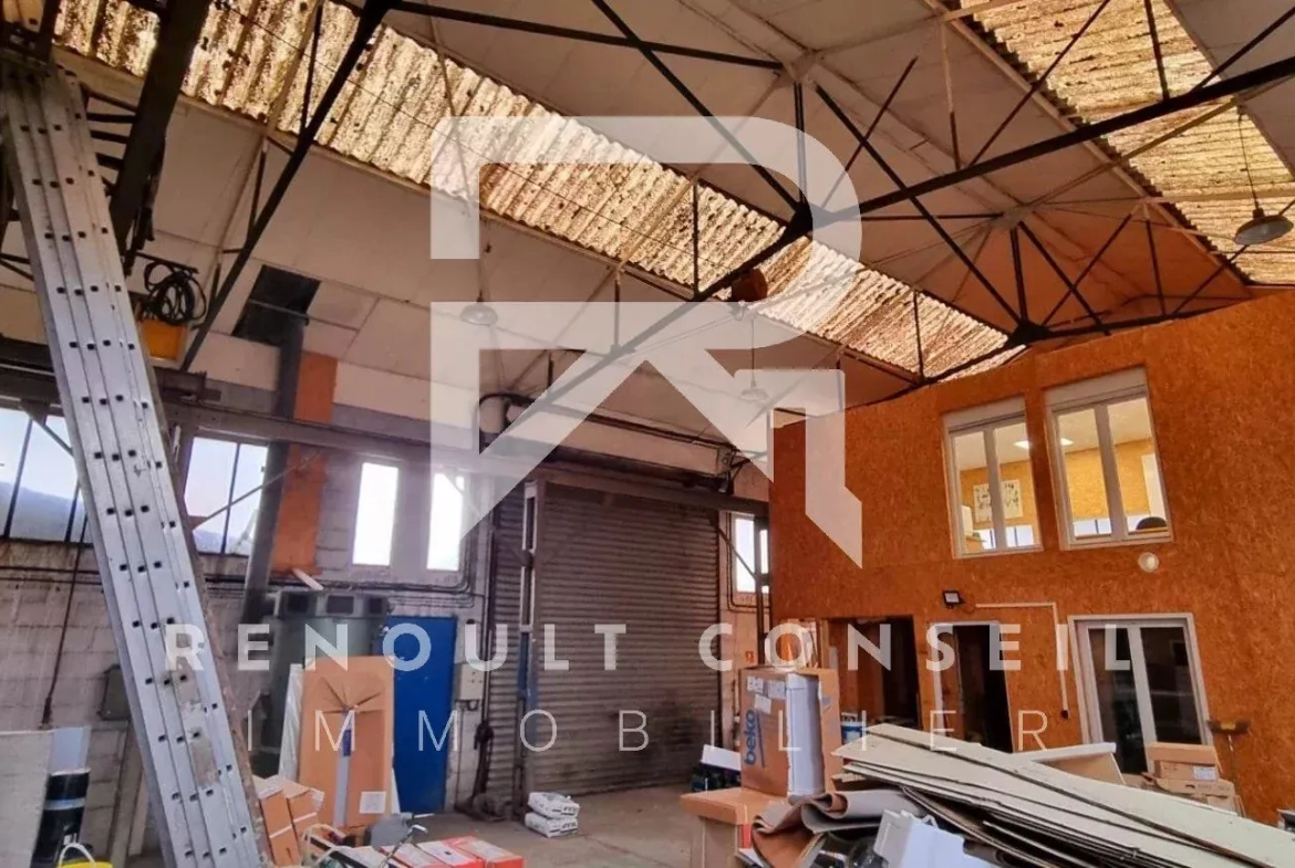 Bâtiment de 200 m² à vendre à Petit Quevilly, idéal pour entreprise ou stockage 