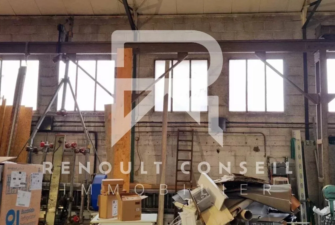 Bâtiment de 200 m² à vendre à Petit Quevilly, idéal pour entreprise ou stockage 