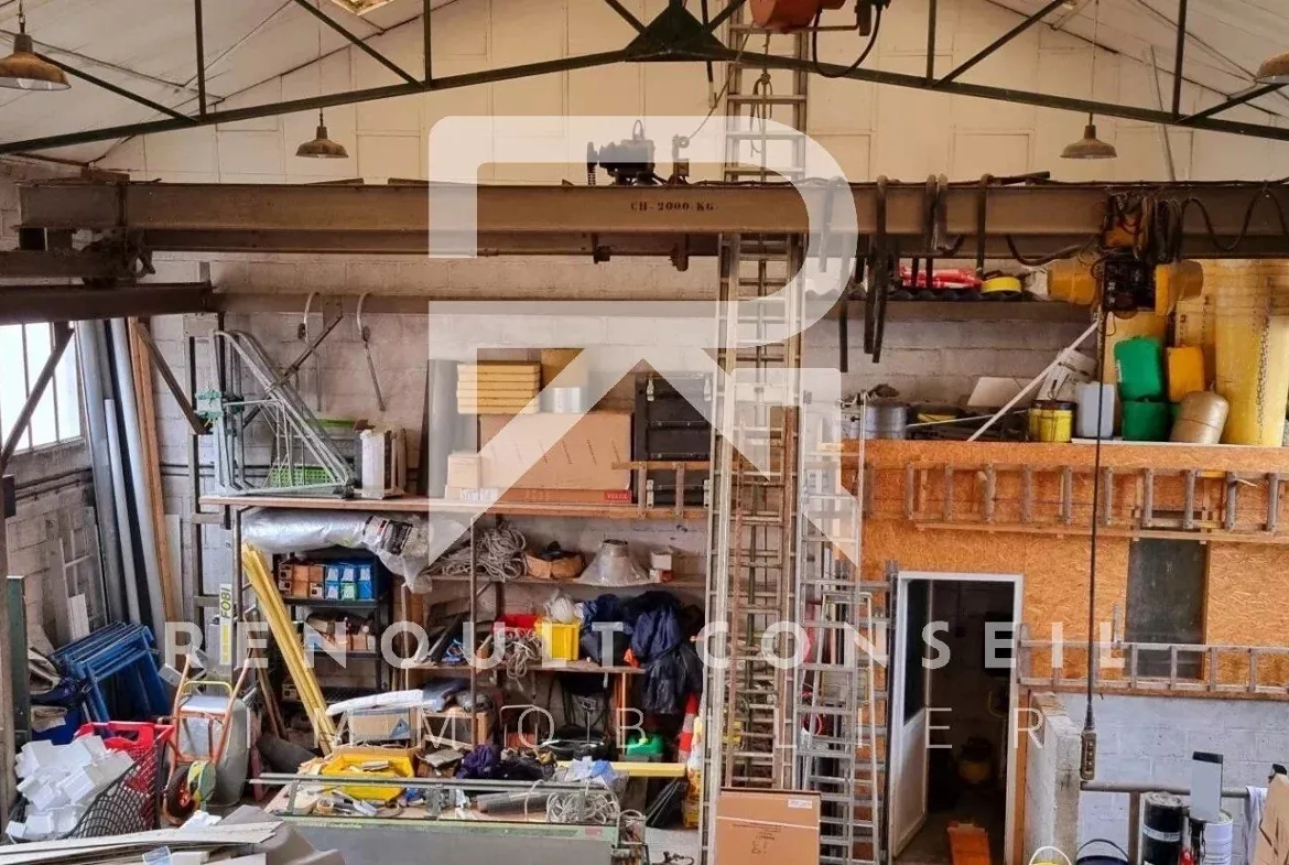 Bâtiment de 200 m² à vendre à Petit Quevilly, idéal pour entreprise ou stockage 