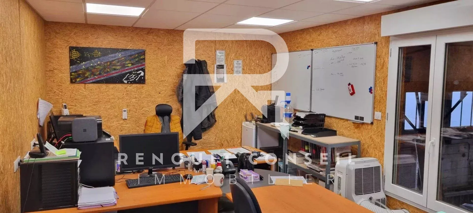Bâtiment de 200 m² à vendre à Petit Quevilly, idéal pour entreprise ou stockage 