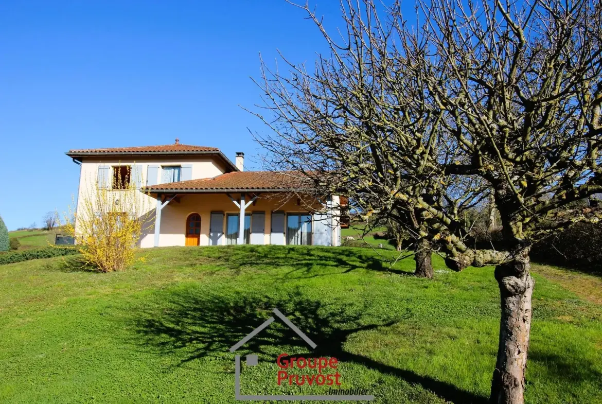 Belle villa familiale 4 chambres à Cluny, proche commodités avec grand terrain 
