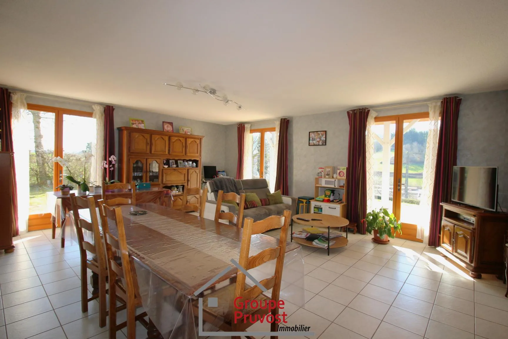 Belle villa familiale 4 chambres à Cluny, proche commodités avec grand terrain 