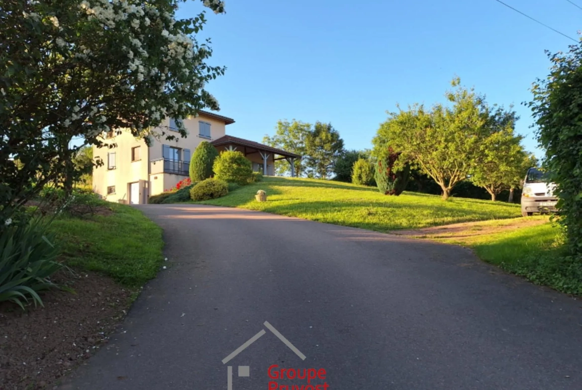 Belle villa familiale 4 chambres à Cluny, proche commodités avec grand terrain 