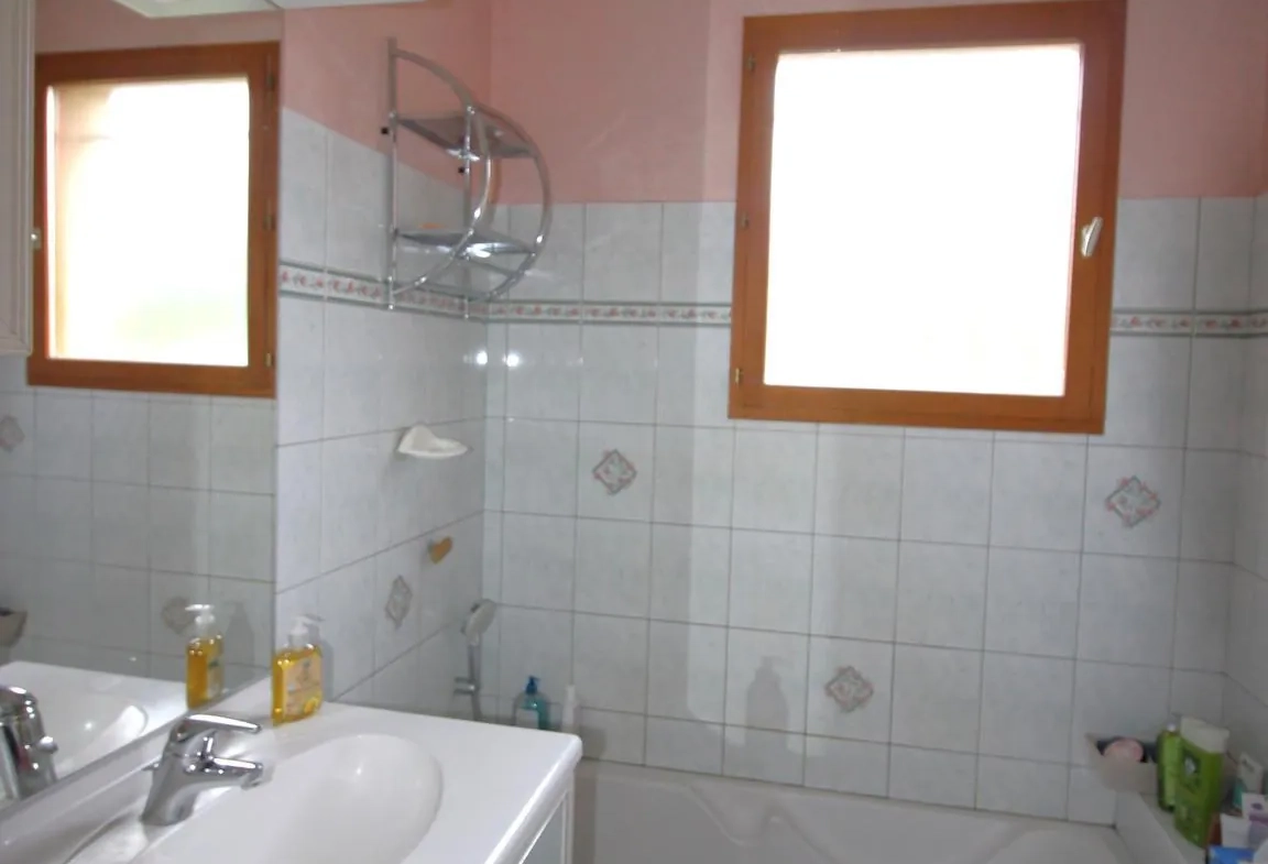 Belle villa familiale 4 chambres à Cluny, proche commodités avec grand terrain 
