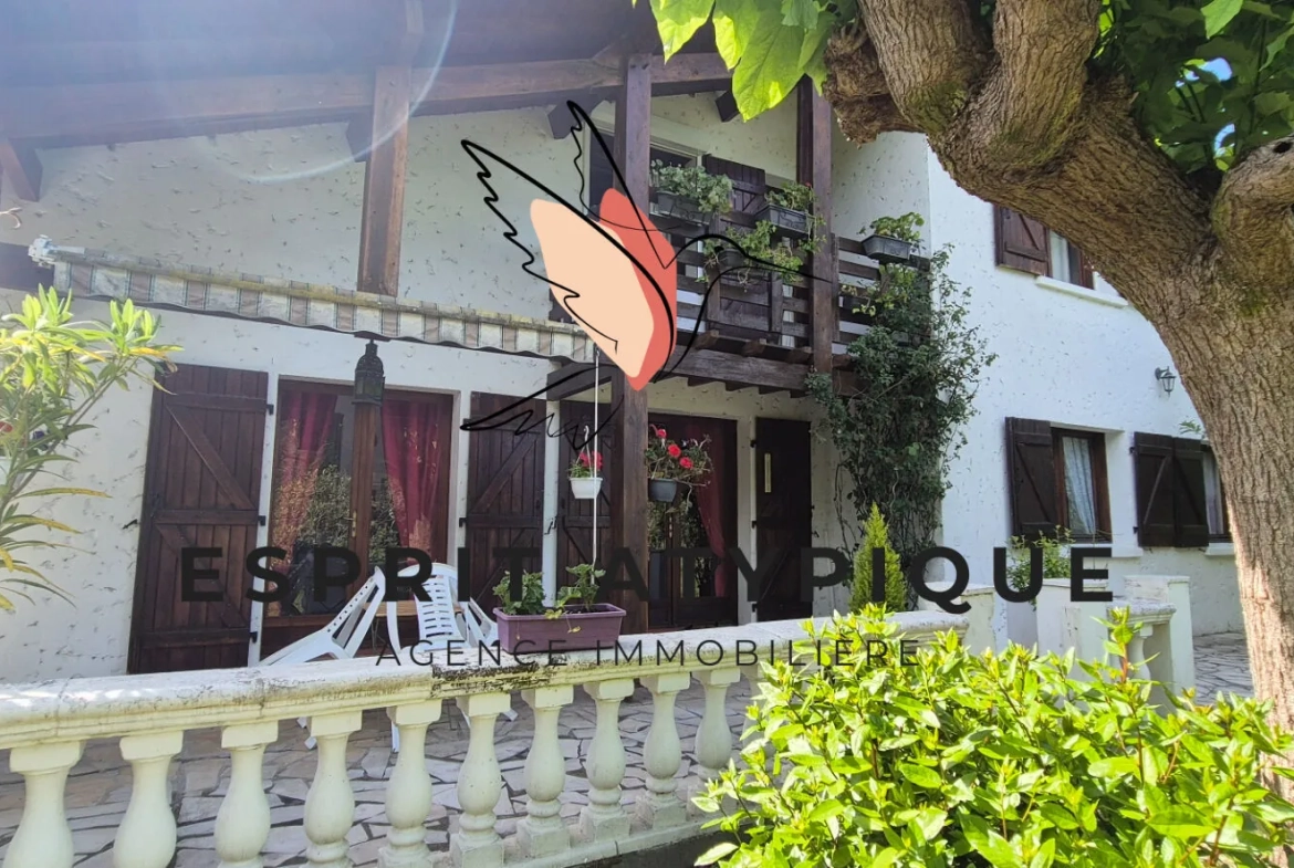 Vente maison de 190 m² avec terrain de 3000 m² à Uchacq et Parentis 